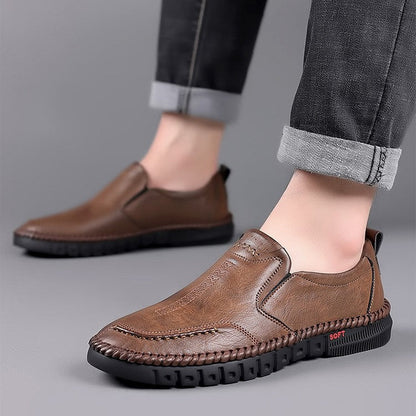 Zapatos en la primavera de 2025, nuevos zapatos de moda, zapatos de cuero para hombres, suelas blandas, zapatos de padre de mediana edad, zapatos casuales, zapatos de cuero para hombres